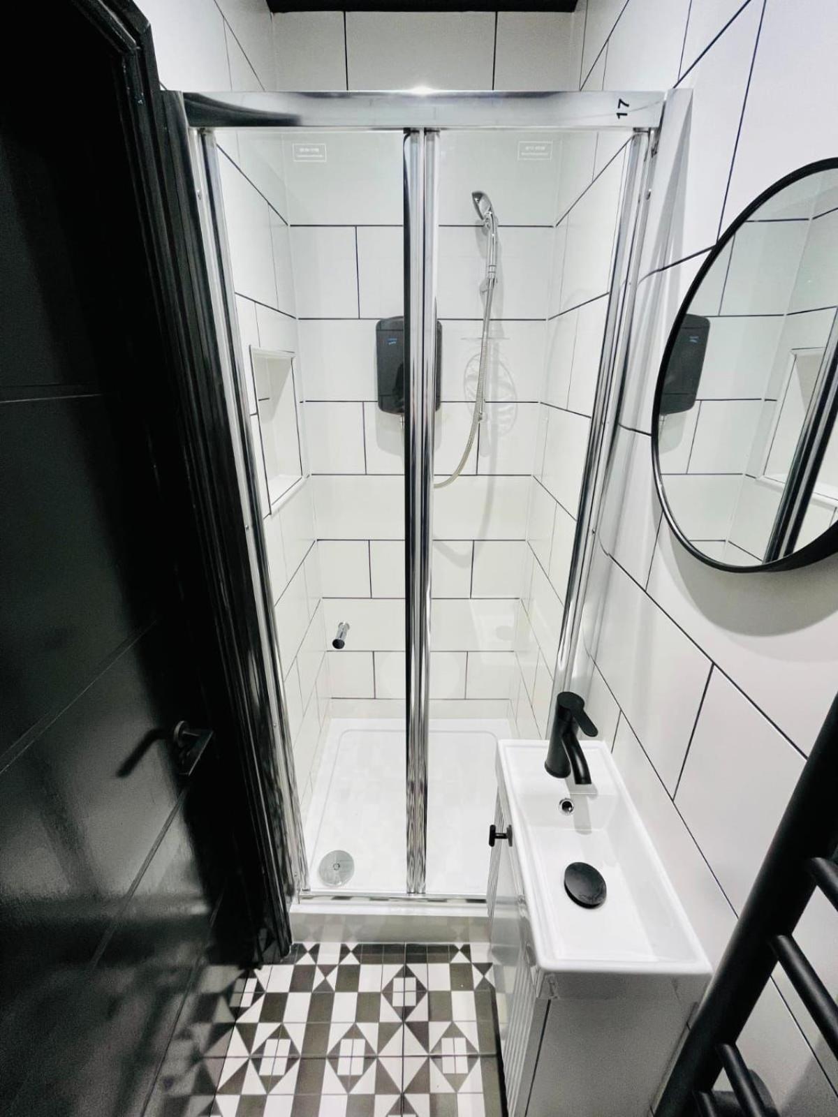 London 39 Blue House Luxury Ensuite Ideal For Tourists ภายนอก รูปภาพ