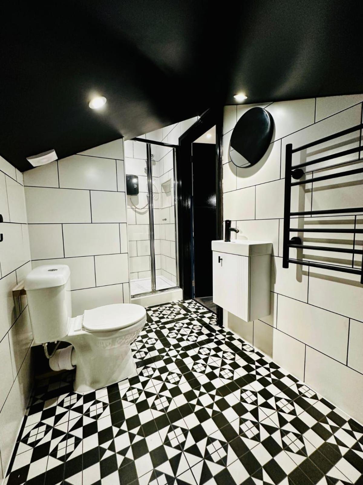 London 39 Blue House Luxury Ensuite Ideal For Tourists ภายนอก รูปภาพ