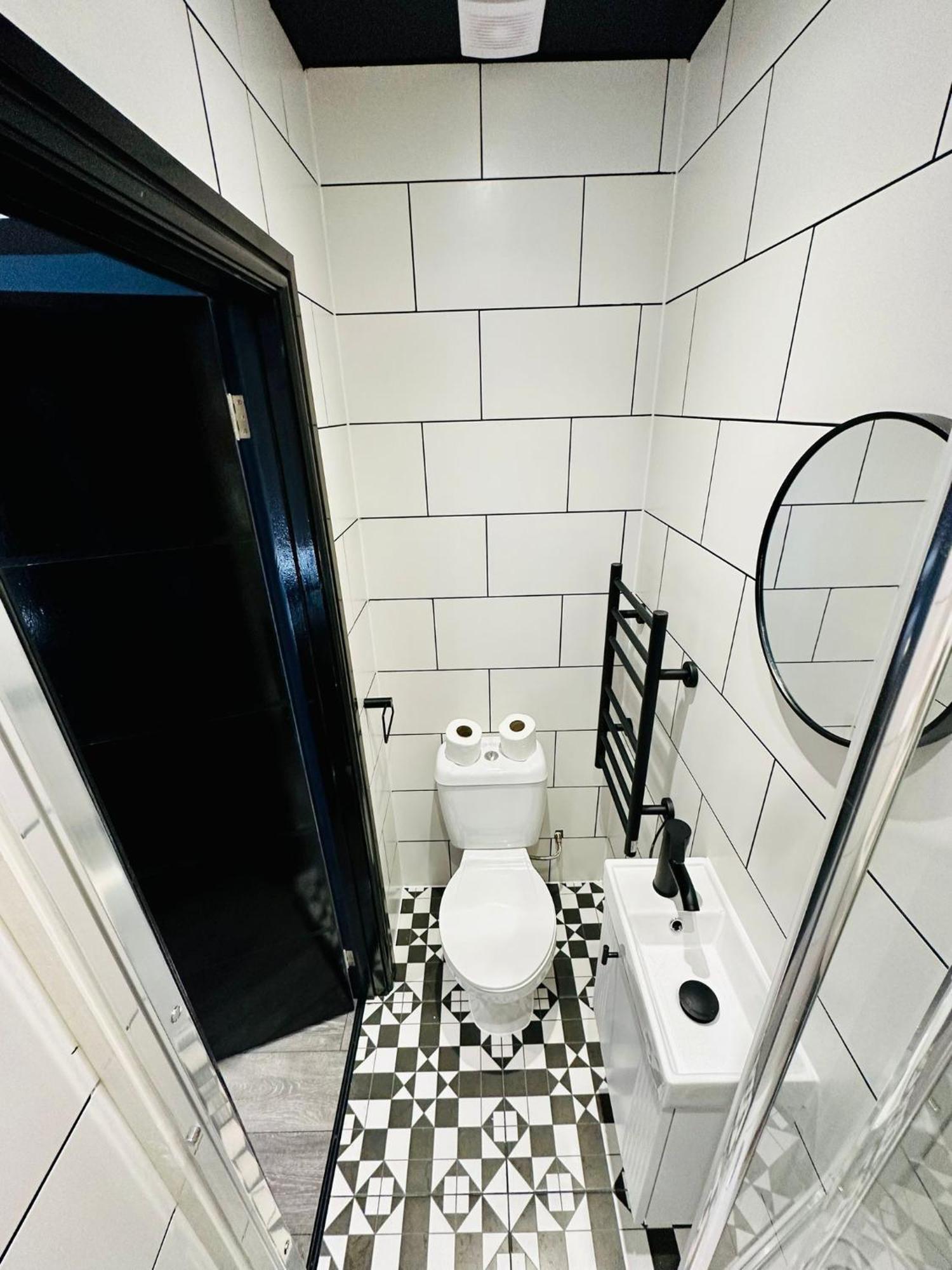 London 39 Blue House Luxury Ensuite Ideal For Tourists ภายนอก รูปภาพ