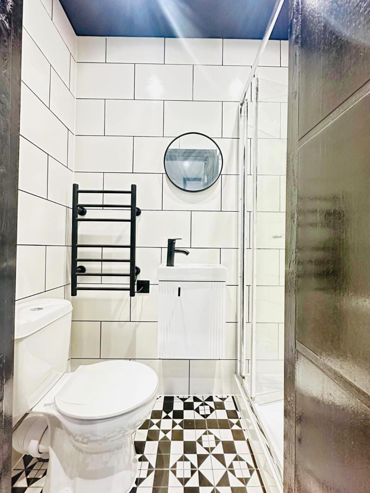 London 39 Blue House Luxury Ensuite Ideal For Tourists ภายนอก รูปภาพ