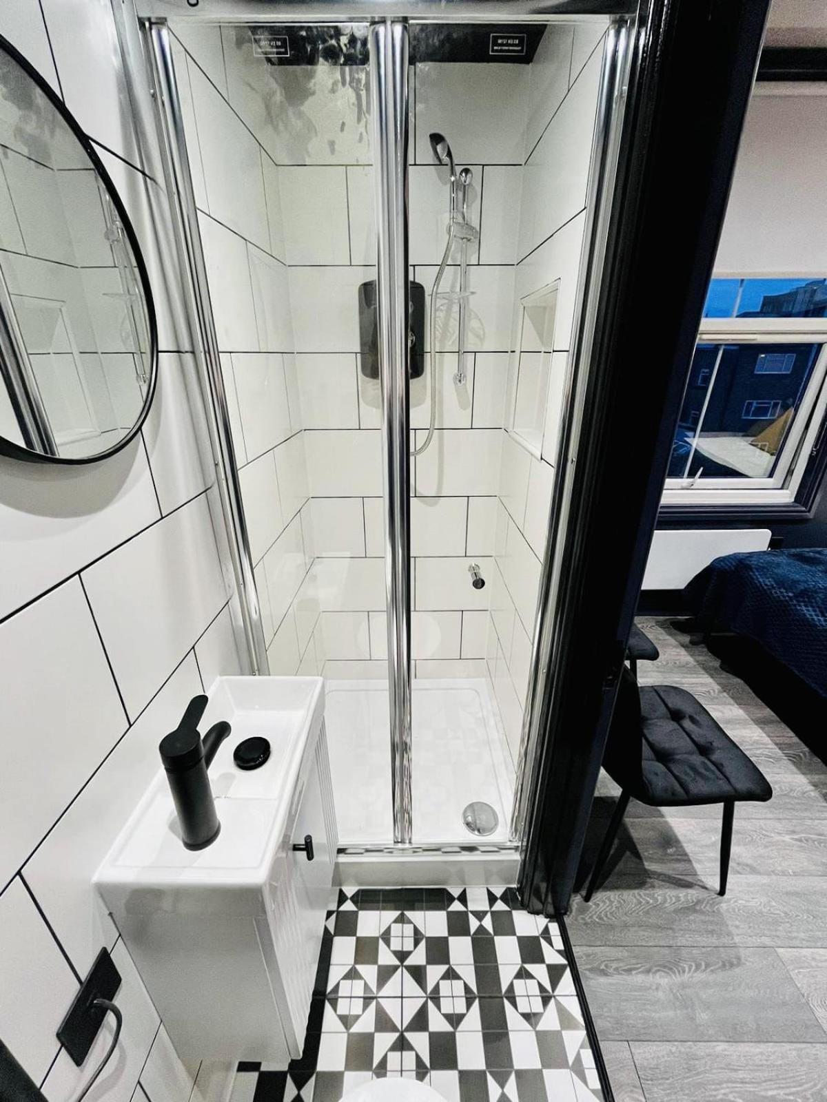 London 39 Blue House Luxury Ensuite Ideal For Tourists ภายนอก รูปภาพ